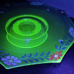 RARE Vintage Uranium Green Depression Hand Painted Octagonal Glass Cake Plate 10